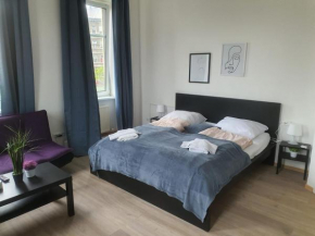 Massive 6BR Apt. Near Millenium City for big Groups